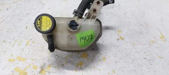 Toyota Yaris Coolant expansion tank/reservoir