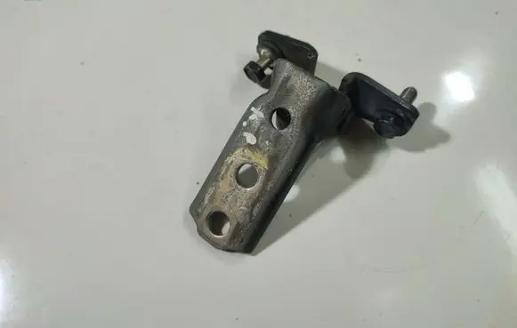 Mitsubishi Grandis Front door upper hinge 