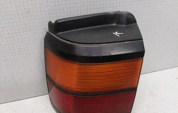 Volkswagen PASSAT B3 Rear/tail lights 333945111