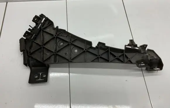 Audi Q7 4L Front bumper mounting bracket 4L0807283