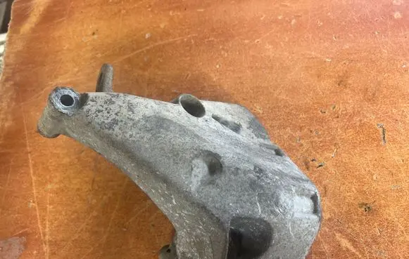 Skoda Praktik (5J8) Engine mounting bracket 045199207M