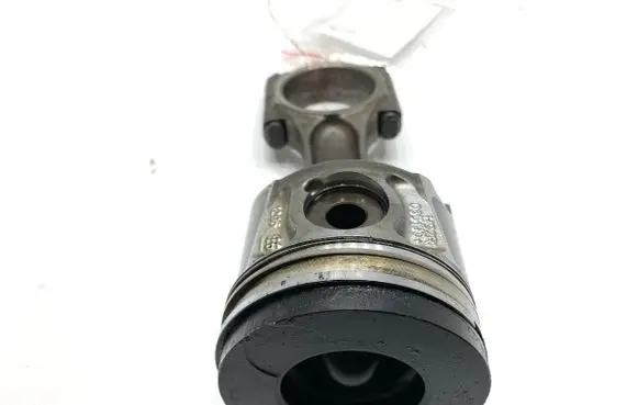Volvo V50 Piston with connecting rod 085190