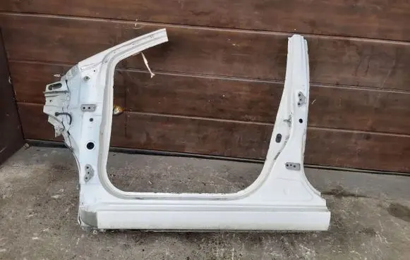 Toyota Corolla E140 E150 Pillar (middle) E15BOKLEWY