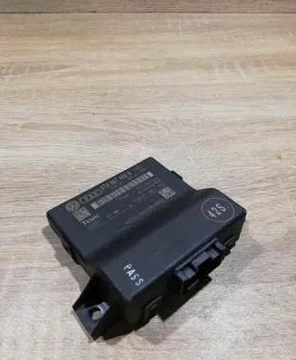 Audi A4 S4 B8 8K Gateway control module 8T0907468H