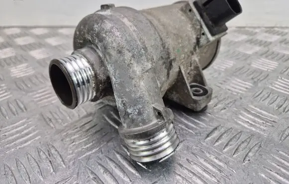 BMW 5 F10 F11 Water pump 7604027