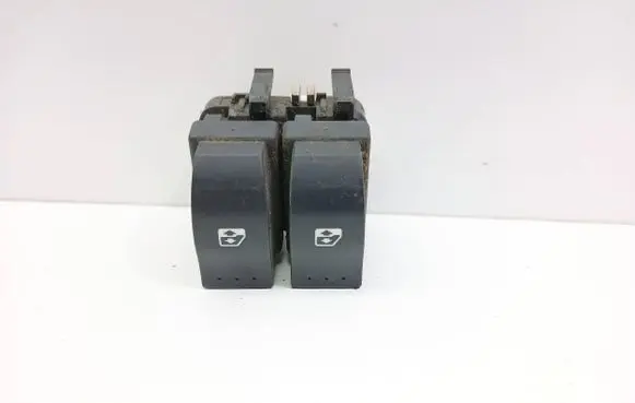 Renault Laguna II Electric window control switch 015090B