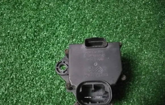 Peugeot 307 Coolant fan relay 9649247680 8241001