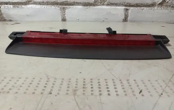 Audi A6 S6 C6 4F Third/center stoplight 4F5945097