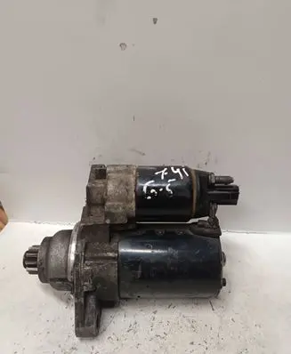 Volkswagen Golf V Starter motor 0001120400