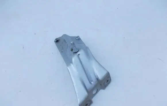 Volkswagen Golf VI Fender mounting bracket 5K6821135
