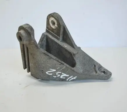 Nissan Juke I F15 Engine mounting bracket