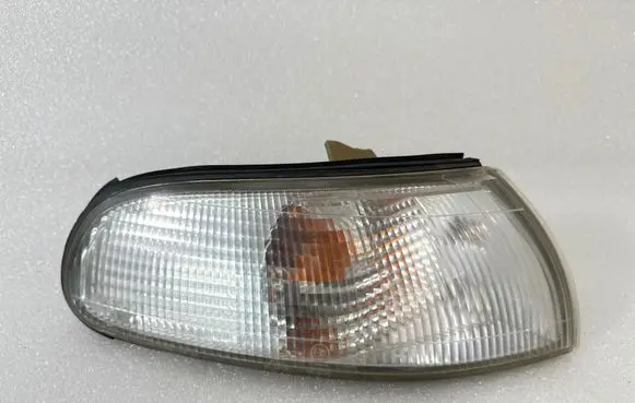 Mazda 626 Front indicator light 21061612