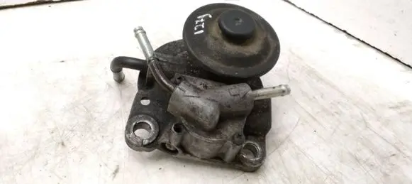 Toyota Avensis T250 Fuel filter bracket/mount holder 