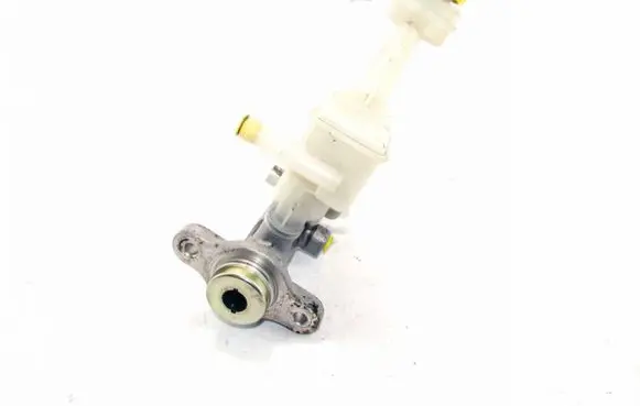 Nissan X-Trail T30 Master brake cylinder