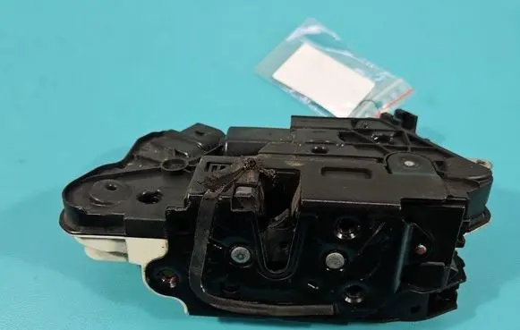 Volkswagen Scirocco Front door lock 5N1837015C IMPRK1566665