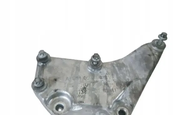 Mercedes-Benz E W212 Engine mounting bracket A6510940039