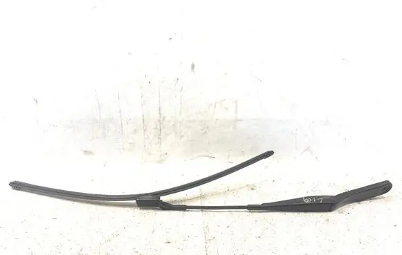 Volvo V50 Front wiper blade arm