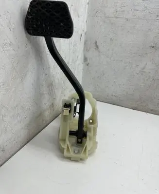BMW 4 F32 F33 Brake pedal 6860647