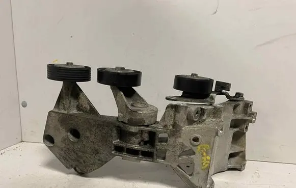 Mercedes-Benz A W169 Generator/alternator bracket 950166