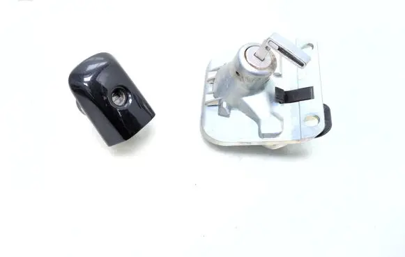 Volvo S80 Front door lock (next to the handle) 8679169 30699288