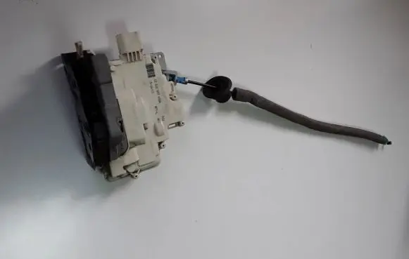 Audi Q3 8U Front door lock 8J2837015A