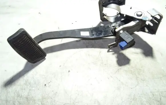 KIA Sorento Brake pedal
