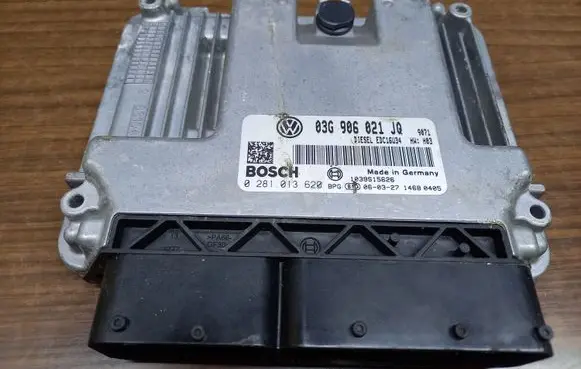 Volkswagen PASSAT B6 Engine control unit/module 03G906021JQ 0281013620