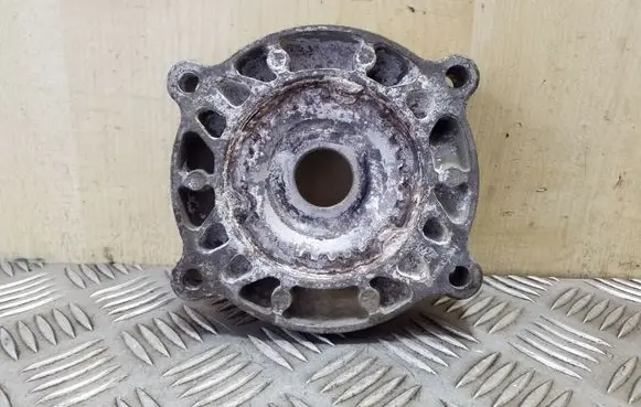 Volkswagen Touareg I Front coil spring rubber mount 7L0411189