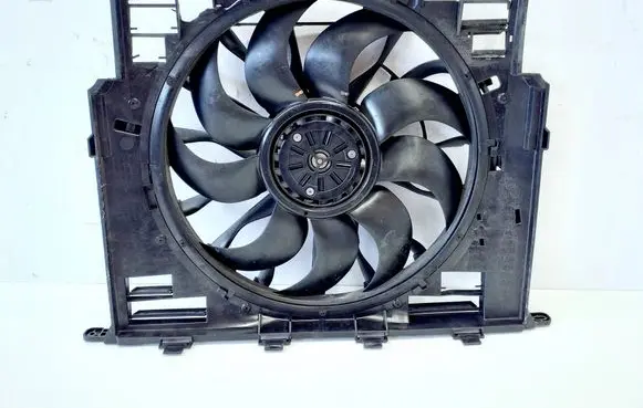 BMW 5 G30 G31 G38 Radiator cooling fan shroud 8472268 8686164