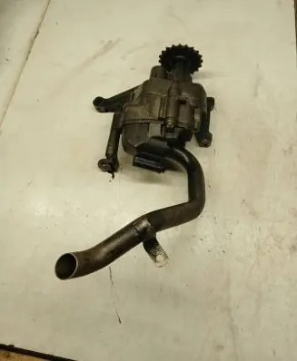 Mercedes-Benz C W203 Oil pump A6461810047
