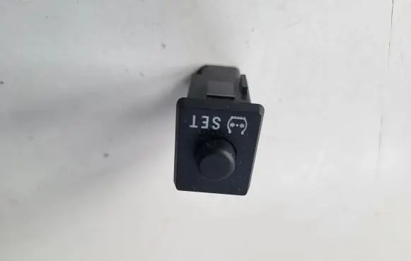 Toyota Auris E180 Other switches/knobs/shifts 15D084