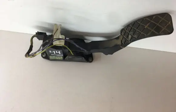Volkswagen Golf IV Accelerator throttle pedal 1J1721503K 0281002342
