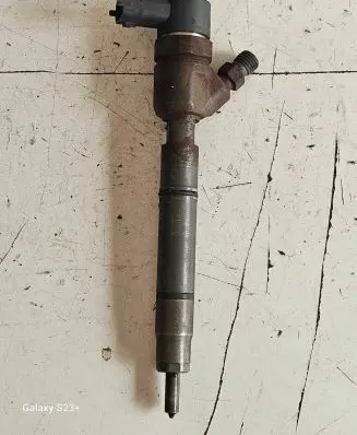 Hyundai i30 Fuel injector 0445110256 338002A400