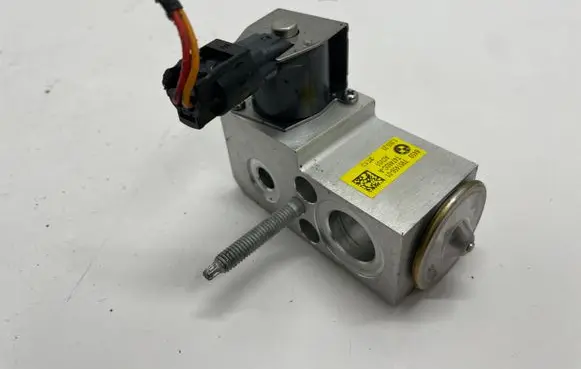 BMW 3 G20 G21 Air conditioning (A/C) expansion valve 7951456
