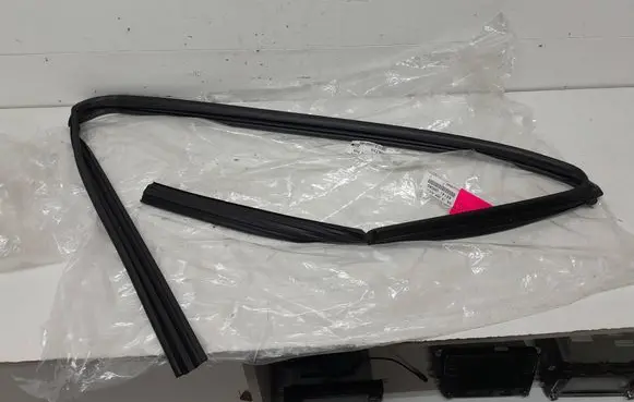 Toyota Aygo AB40 Rubber seal front door window/glass 681410H040