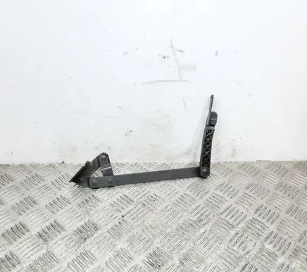Volkswagen Golf IV Loading door lower hinge 