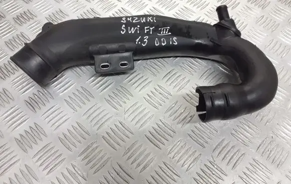 Suzuki Swift I Air intake hose/pipe 13880-68L50