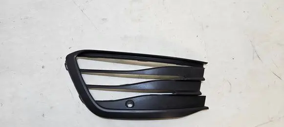 Volkswagen Golf VIII Front bumper lower grill 5H0853665J