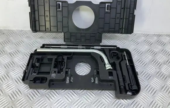 Audi A5 Sportback 8TA Tool set 8T8813685 8N0012219 8D0012244A