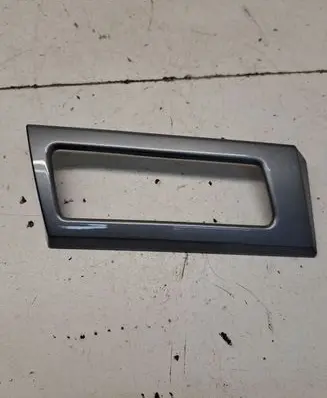 BMW 5 E60 E61 Dash center air vent grill 52850610 7129232