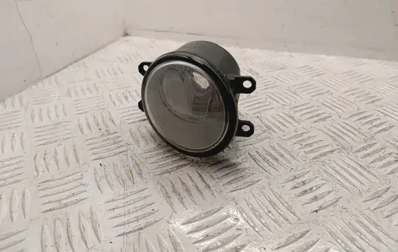 Toyota Avensis T270 Front fog light 812100D042 812100D041