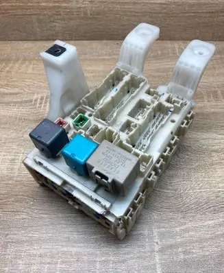 Toyota Prius (XW20) Fuse module 8273047290 05336A22