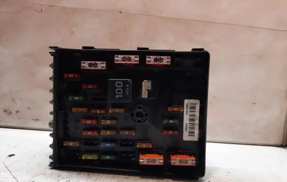 Volkswagen PASSAT B6 Fuse box set 3C0937125 63592777