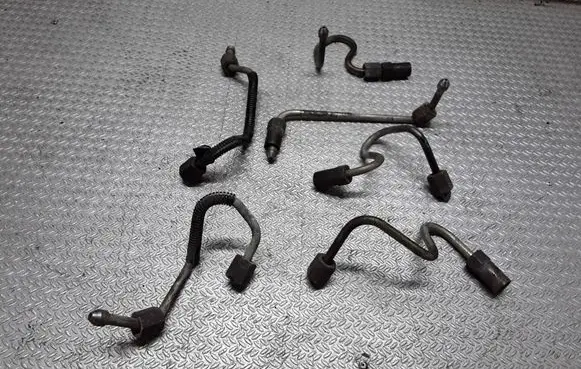 Mazda MPV Fuel injector supply line/pipe 