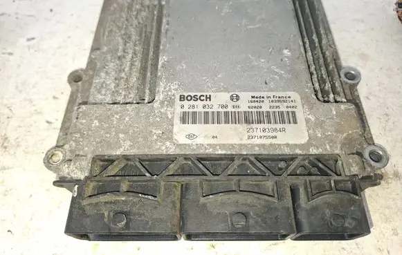 Opel Vivaro Engine control unit/module 237103984R 0281032700 237107550R