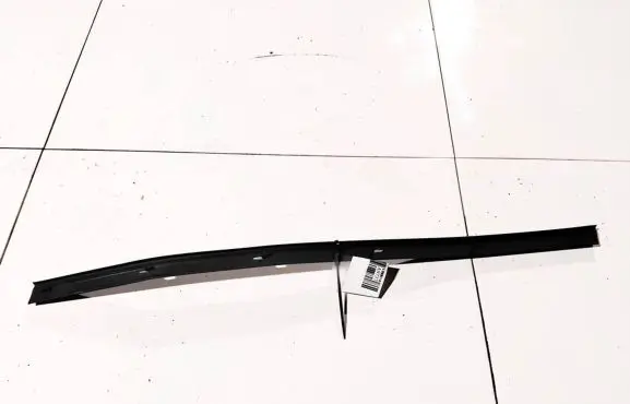KIA Sorento Front door glass trim molding 
