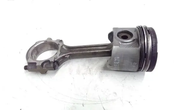 Nissan Primera Piston with connecting rod