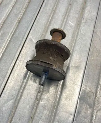 BMW 5 F10 F11 Gearbox mount 6799331 18821210