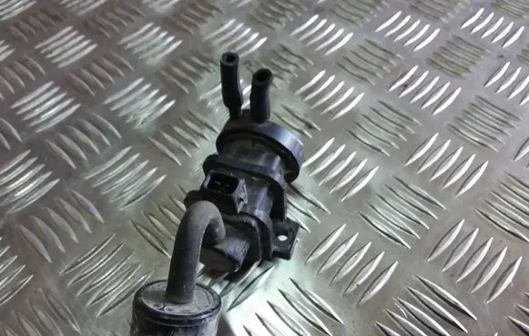 Volvo S40, V40 Turbo solenoid valve 7700874764