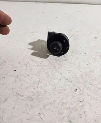 Citroen C3 Wing mirror switch 185526